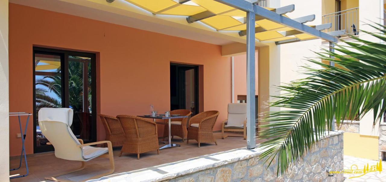 Oasis By The Sea Aparthotel Chiliadou  Eksteriør bilde