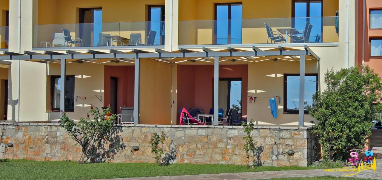 Oasis By The Sea Aparthotel Chiliadou  Eksteriør bilde