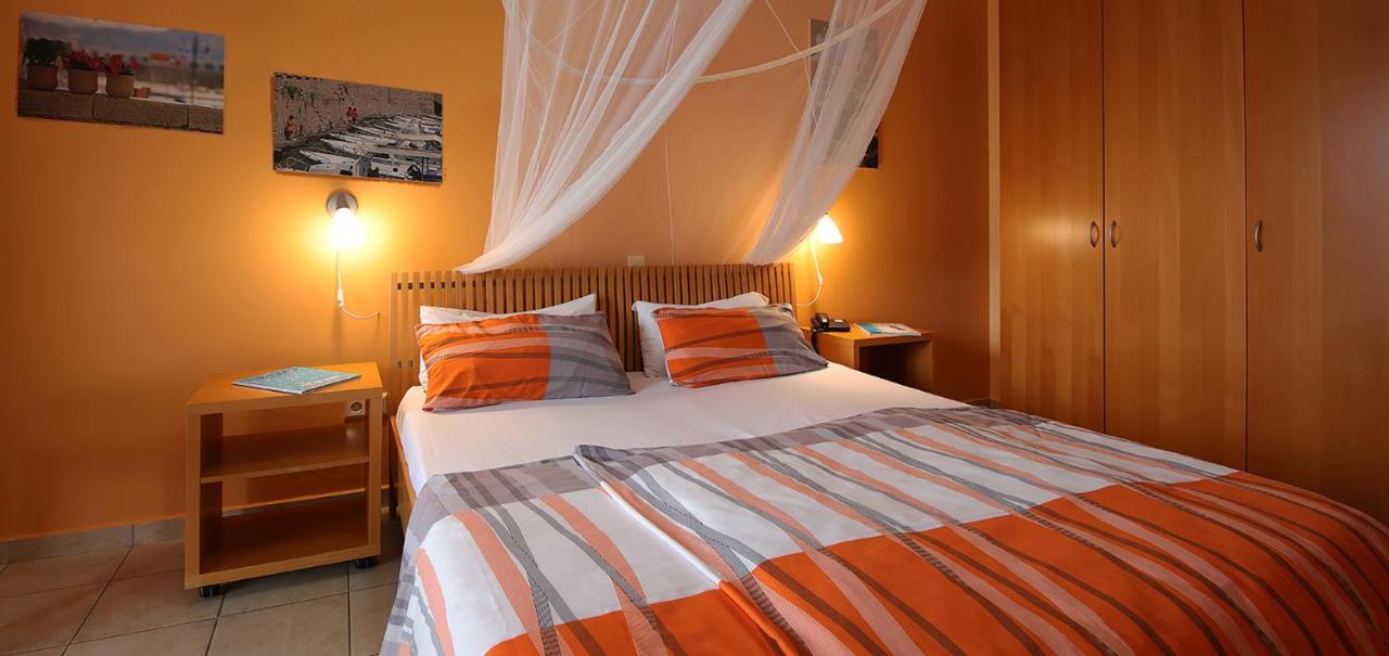 Oasis By The Sea Aparthotel Chiliadou  Eksteriør bilde